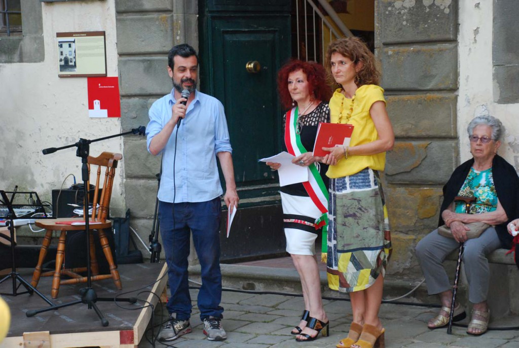 Sindaco Marzia Niccoli e assessore Laura Bertocci Per Giorgio arte internazionale a Massa pt