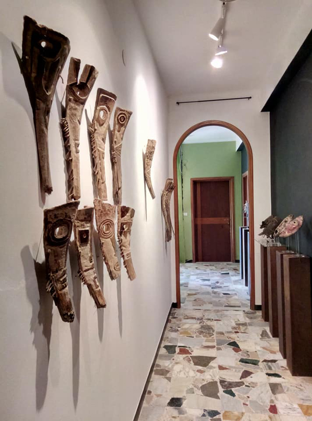 filippo biagioli maschera in legno di palma mediterranea mostra onzo 3
