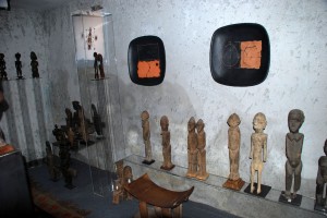 Vendone SV Liguria Fondazione tribaleglobale museo arti primarie figure enzo l acqua ceramiche